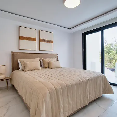 River Pearl Villa * Tala